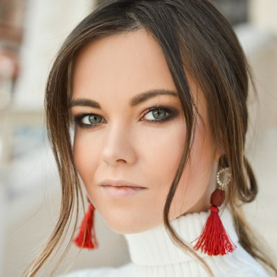 Elena V.